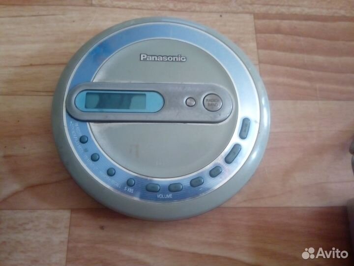 Продам аккумуляторы,зарядку,плеер и цифровой ф