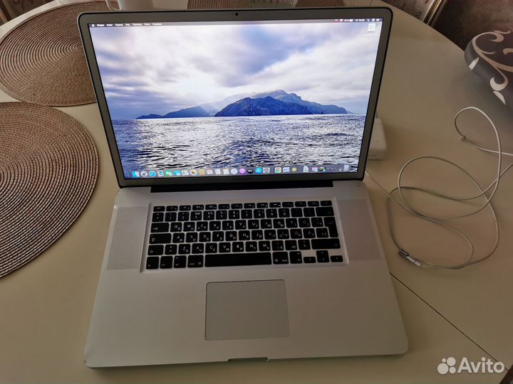 Apple MacBook Pro 17 i7 8/128ssd + cd