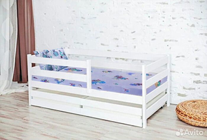 Кроватка от 2х лет с бортиком софа эко из массива