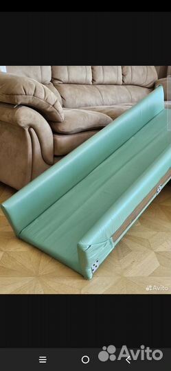 Горка для стимулирования к ползанию малыша