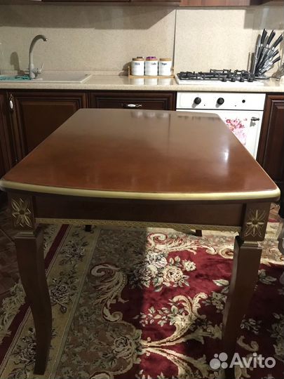 Кухонный стол