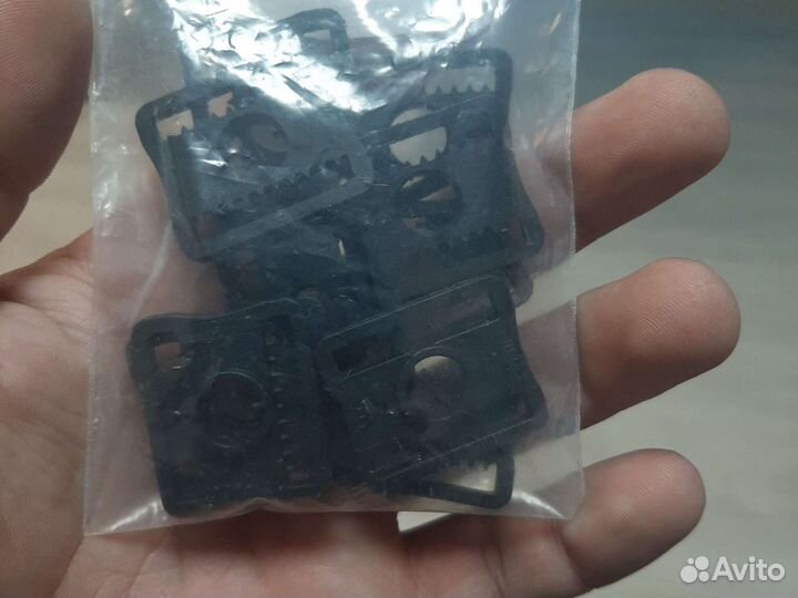 Клипсы на шлем вратарский хоккейный