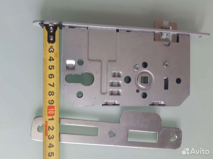 Замок дверной