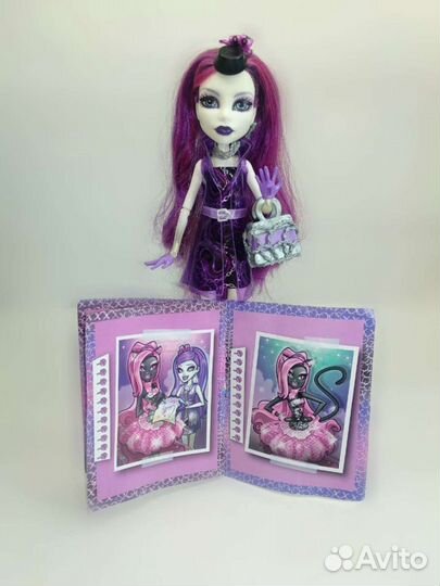 Шарнирная кукла Monster high Спектра с альбомом