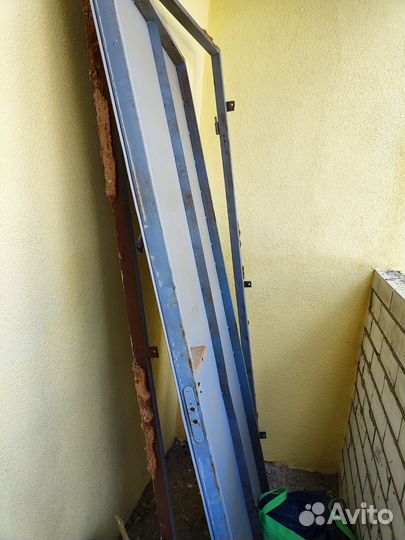 Дверь входная металлическая от застройщика