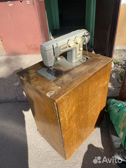 Швейная машина Чайка 3
