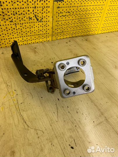 Педаль тормоза Toyota Land Cruiser 200 4.5