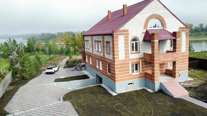 Коттедж 410 м² на участке 35 сот.