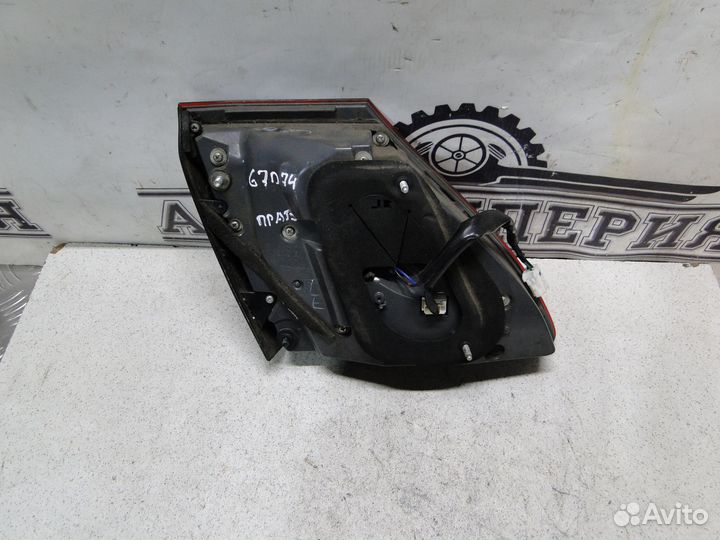 Фонарь крышки багажника правый Lexus LS460 2011