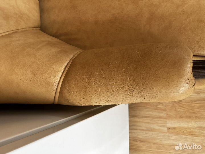 Кожанное кресло