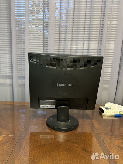 Монитор samsung