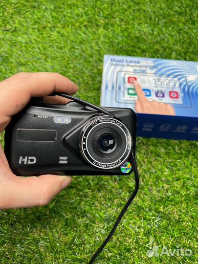 Видеорегистратор с двумя камерами заднего вида