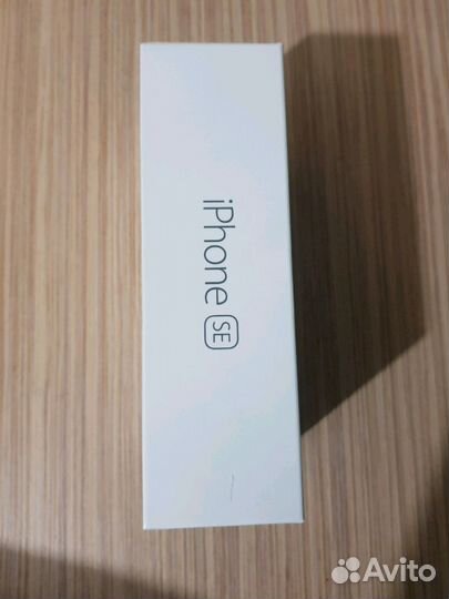 Коробка iPhone SE