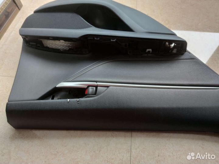 Обшивка задней левой двери Toyota Camry 70,2019