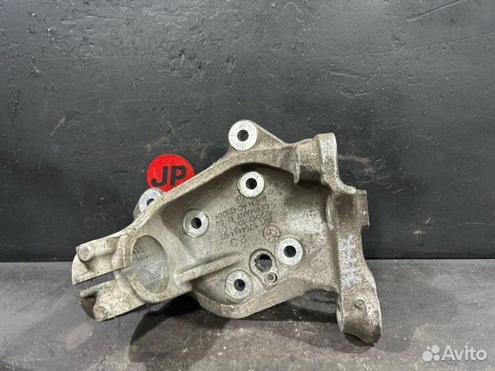 Кулак поворотный передний правый Bmw 3 E92 N46B20