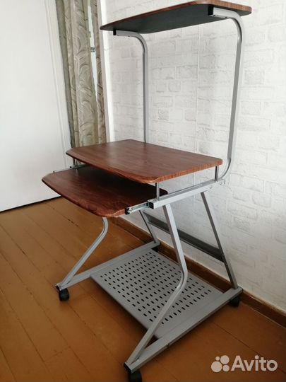 Стол компьютерный