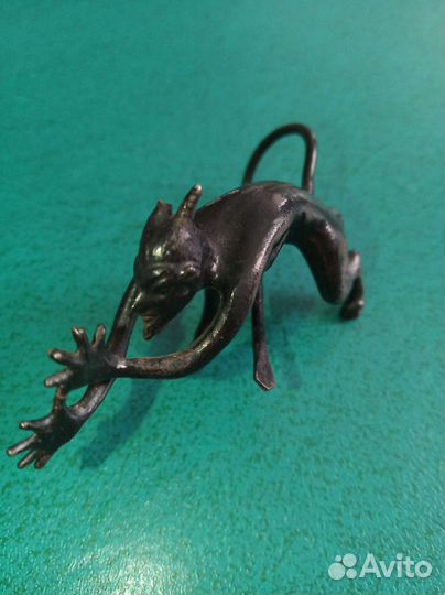 Статуэтка чертик