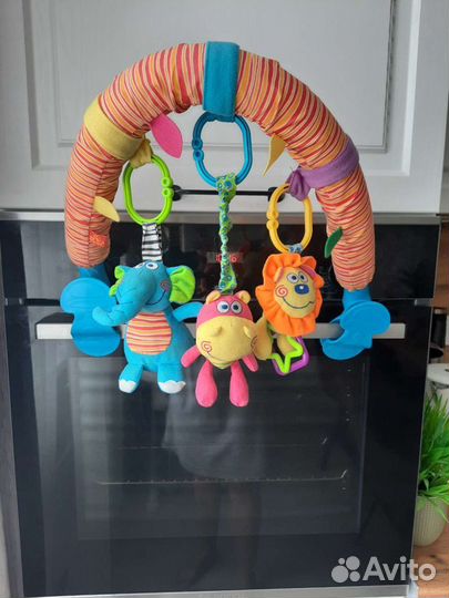 Дуга с игрушками