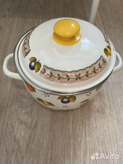 Кастрюля эмалированная