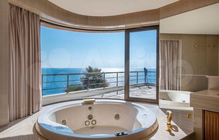 Коттедж 280 м² на участке 9 сот.