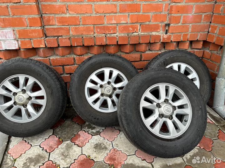 Продам зимние колеса на дисках от Lendcruiser 200