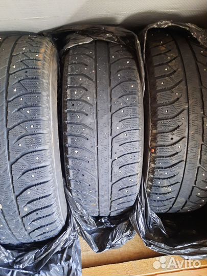 Bridgestone Ice Cruiser 7000 235/65 R17