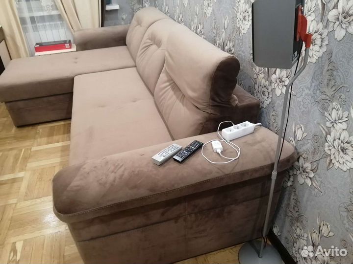 Б/у Диван угловой с атаманкой