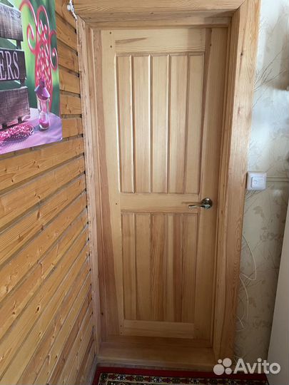 Дверь входная деревянная с коробкой
