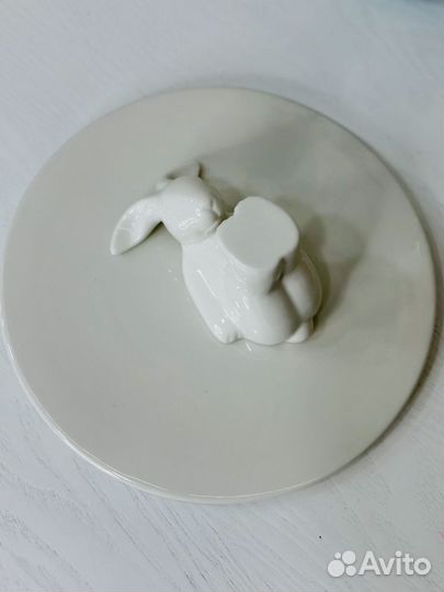 Тарелка с зайцем