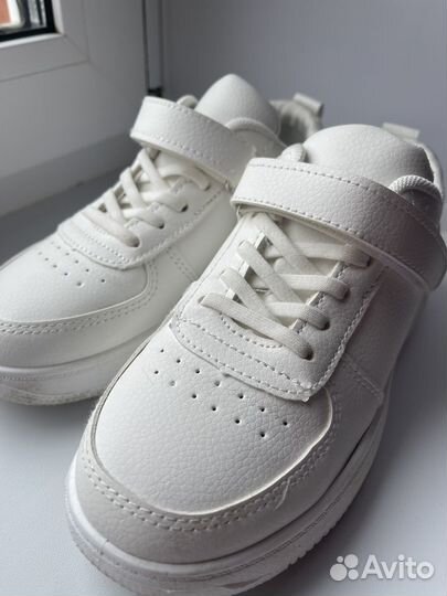 Кроссовки женские