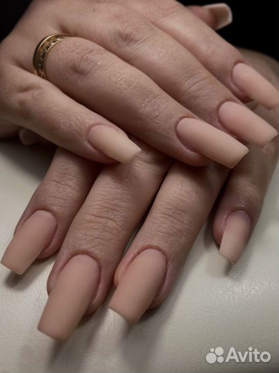 Модель на маникюр и педикюр