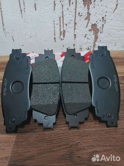 Задние тормозные колодки Toyota Camry v70