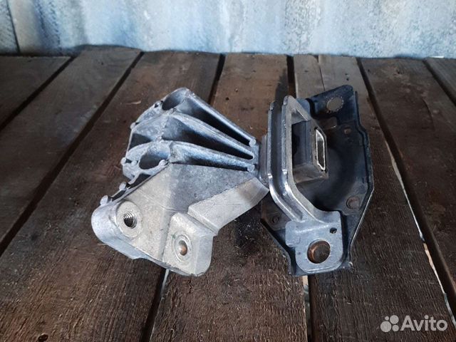 Подушка двигателя Nissan 11210JD500