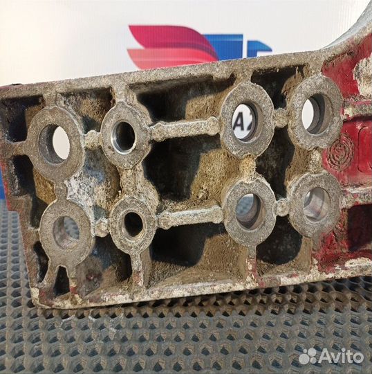 1735003 Кронштейн бампера правый