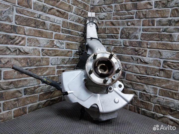 Кулак поворотный передний левый Land Rover