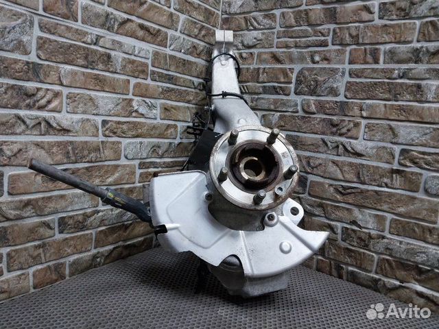 Кулак поворотный передний левый Land Rover