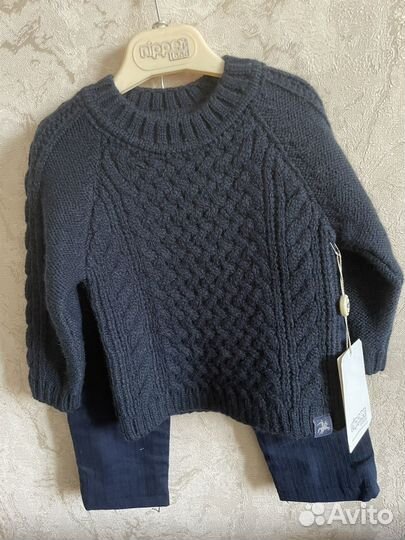 Теплый свитер и брюки темно синего цвета