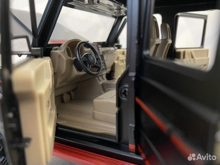 Машинка металлическая mersedes gelentvagen. Дым А