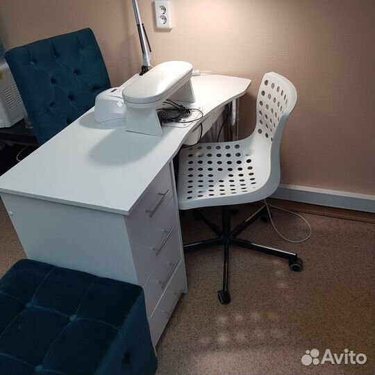 Стол для мастера маникюра