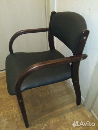 Стул переносной с жёсткими подлокотниками
