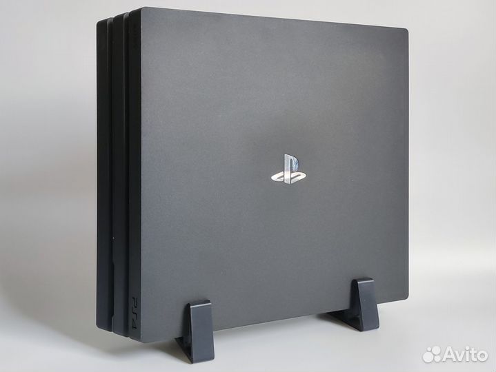 Sony Playstation 4 Pro 1TB + джойстик и 5 игр