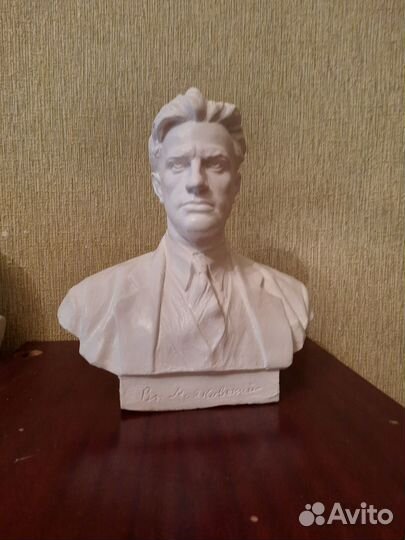 Бюст Маяковского 28х28