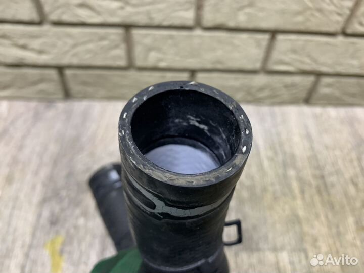 Mitsubishi Pajero Патрубок радиатора 2.5л TDI 4D56