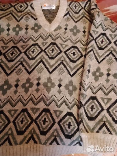 Свитер мужской серый с рисунком