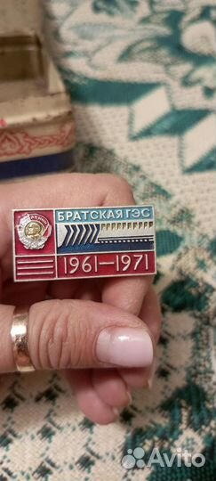 Продам значки