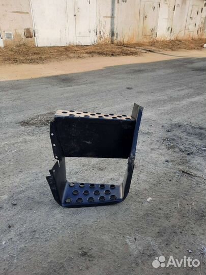 Подножка правая маз