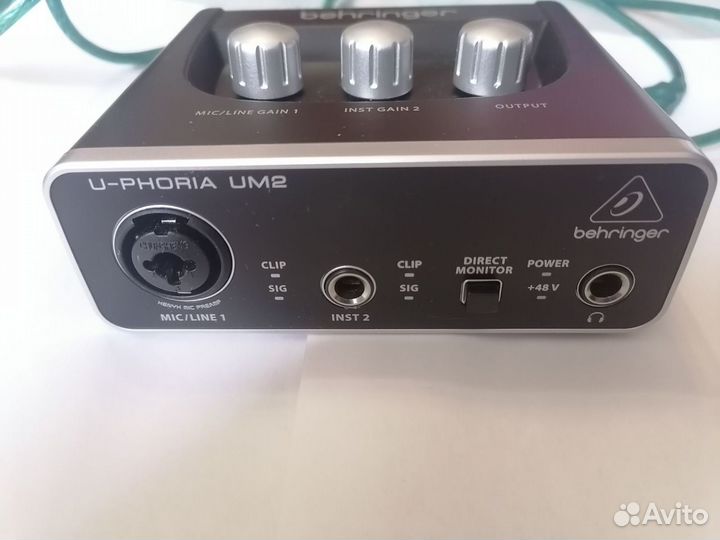 Звуковая карта behringer um2