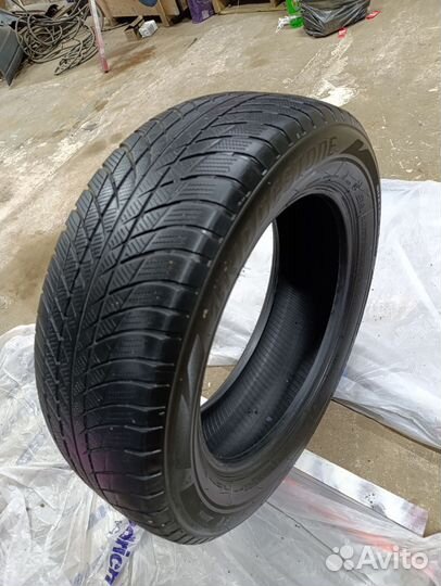 Bridgestone Blizzak LM-001 225/60 R18 104H