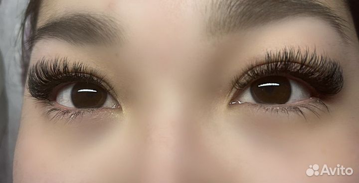 Наращивание ресниц на кресле облаке