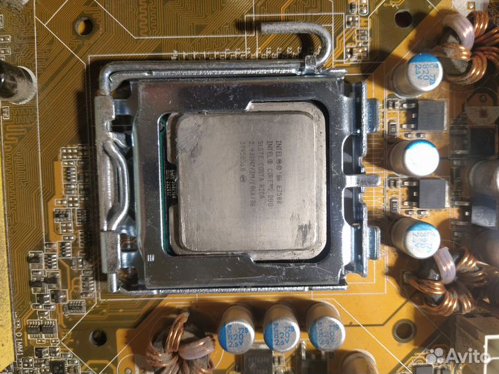 Материнская плата с процессором и памятью